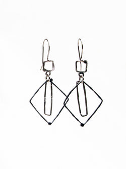 ECLIPSE hoop/square earrings - black and white